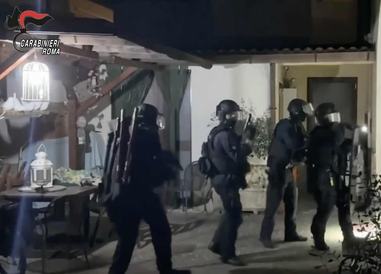 Attentato a Sigfrido Ranucci: quattro persone fermate, si indaga sui mandanti dell’aggressione al giornalista.