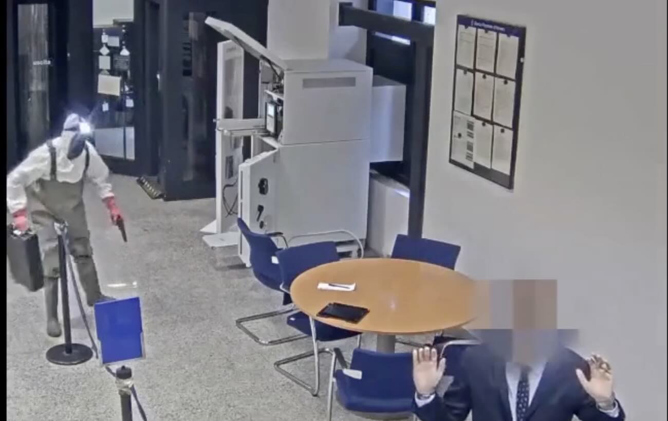 Ecco come la banda del buco ha beffato i detector della Bpm a Giugliano