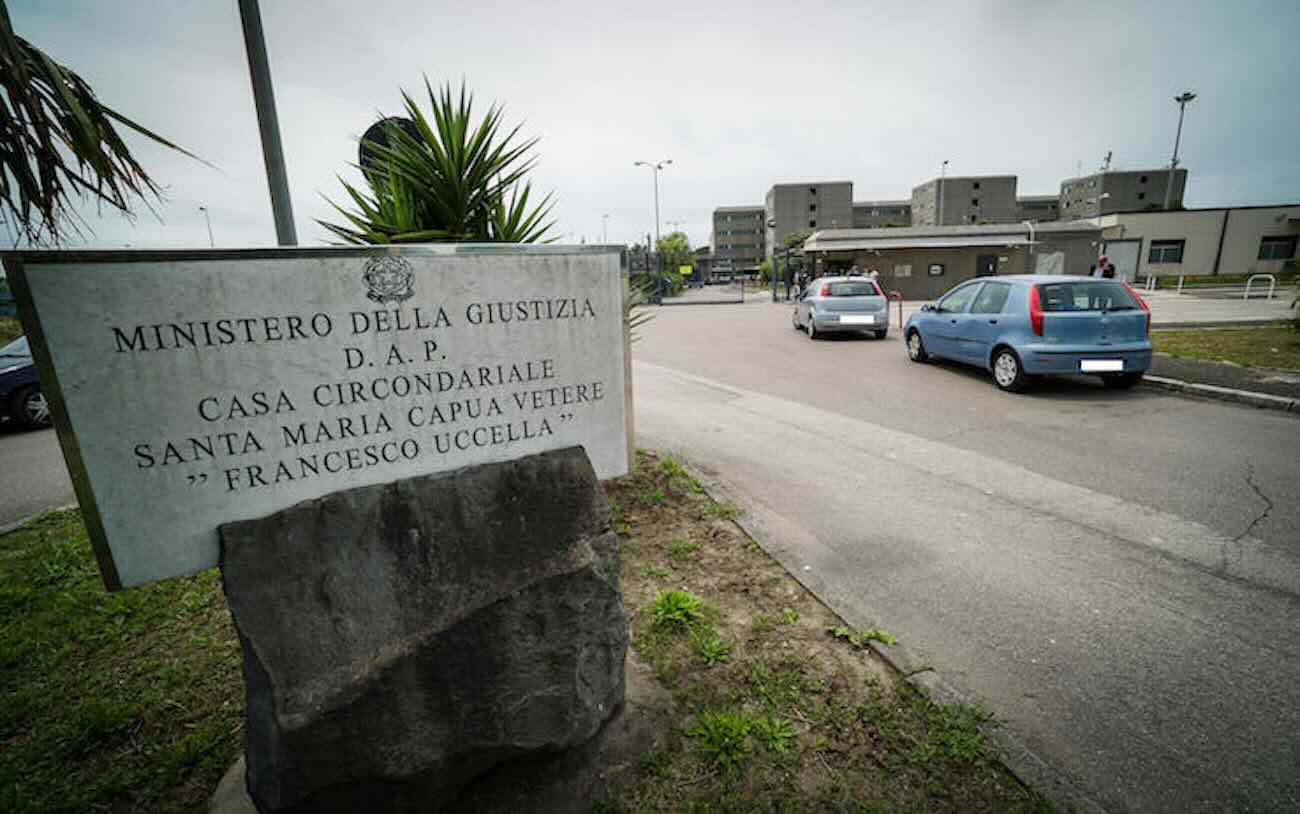 Torture al carcere: richiesti 10 anni per l’ex provveditore, nuove rivelazioni emergono dalle indagini