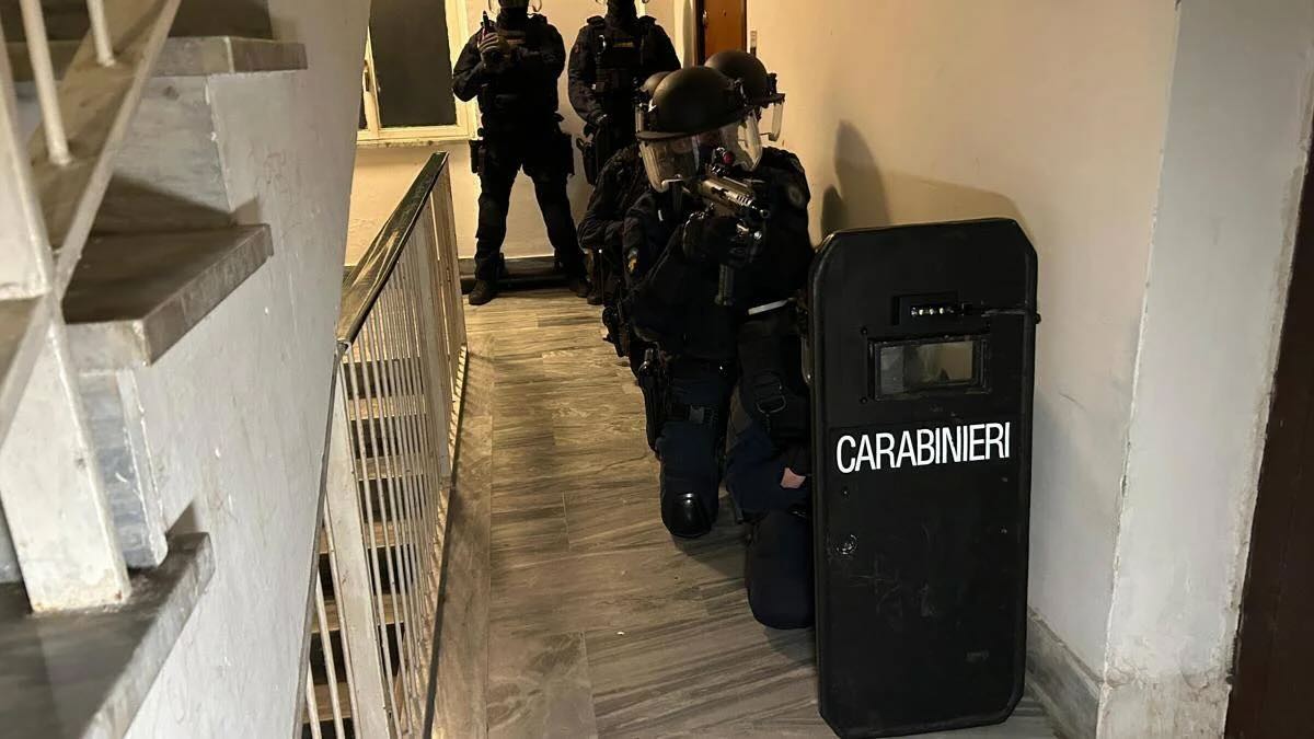 Casoria, tre arresti per estorsione: imprenditori aggrediti da esattori del clan Ferone
