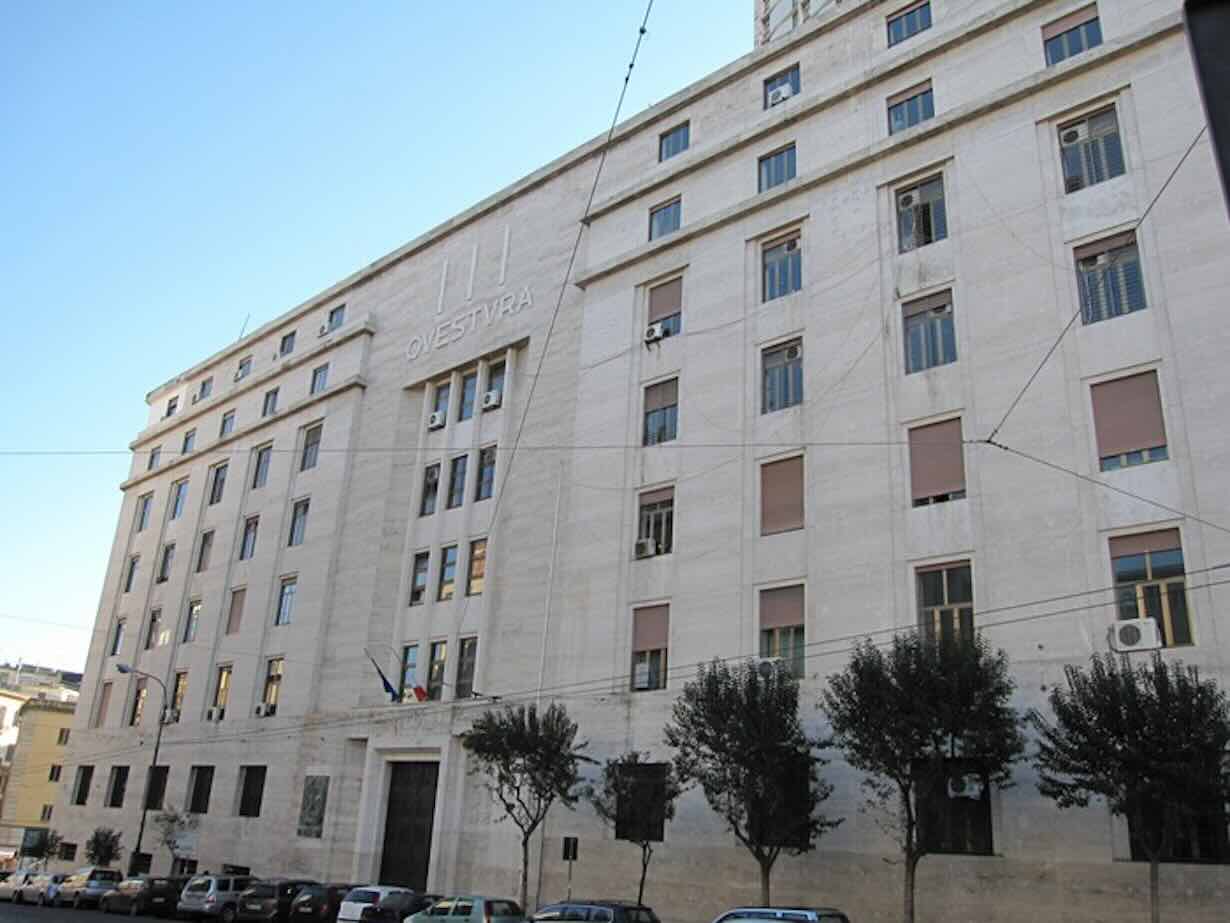 Tre agenti di polizia di Napoli arrestati per estorsione ai danni di automobilisti