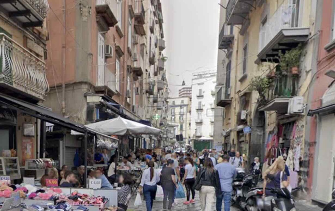 Sparati nella notte a Portamedina: tensione ai Quartieri Spagnoli, è la quarta stesa in una settimana.