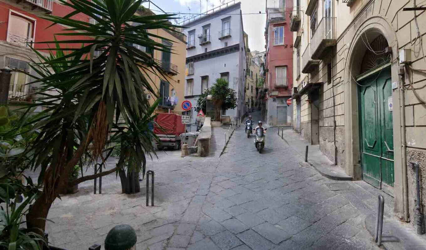 Spari notturni ai Quartieri Spagnoli: intervento delle forze dell’ordine in via San Carlo alle Mortelle