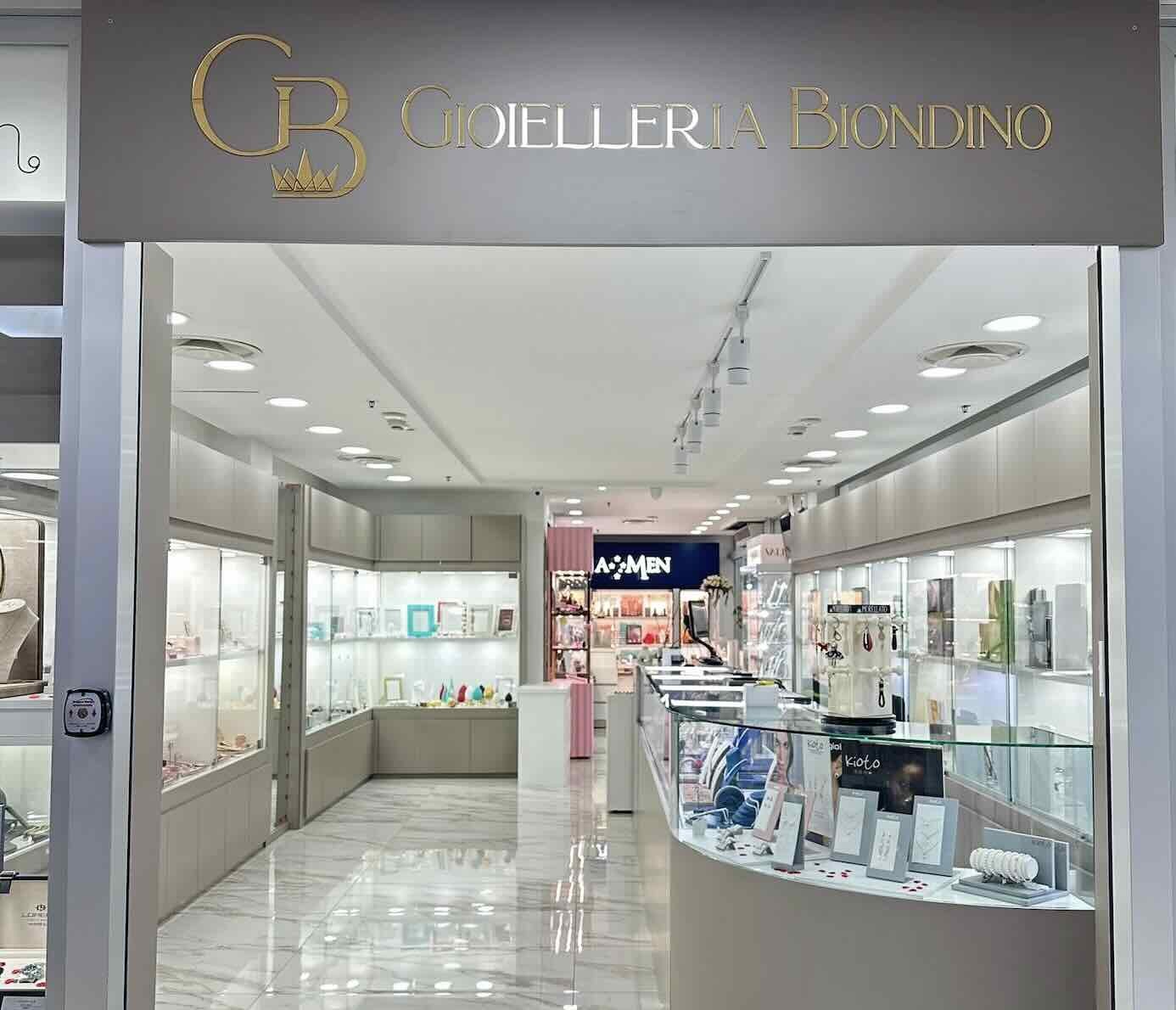 Rapina violenta in gioielleria a Sant’Antimo: ferito il figlio del proprietario durante la fuga dei banditi