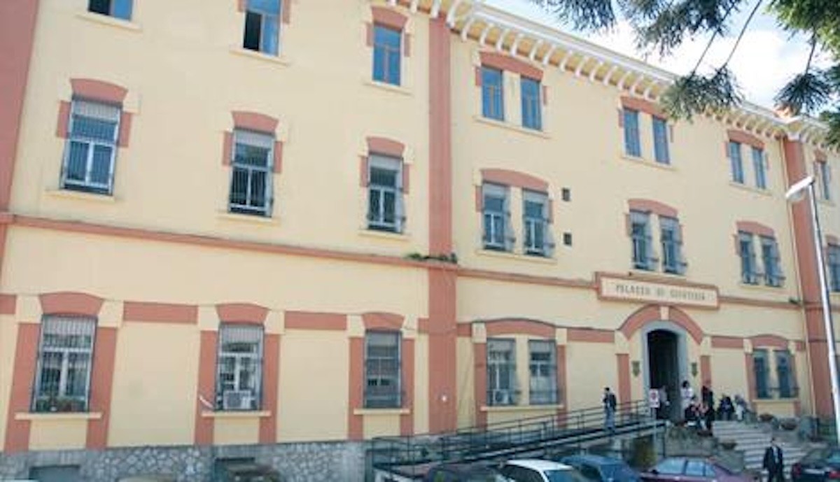 Angri, uomo accusato di aver narcotizzato e mutilato il marito: in arrivo il processo immediato