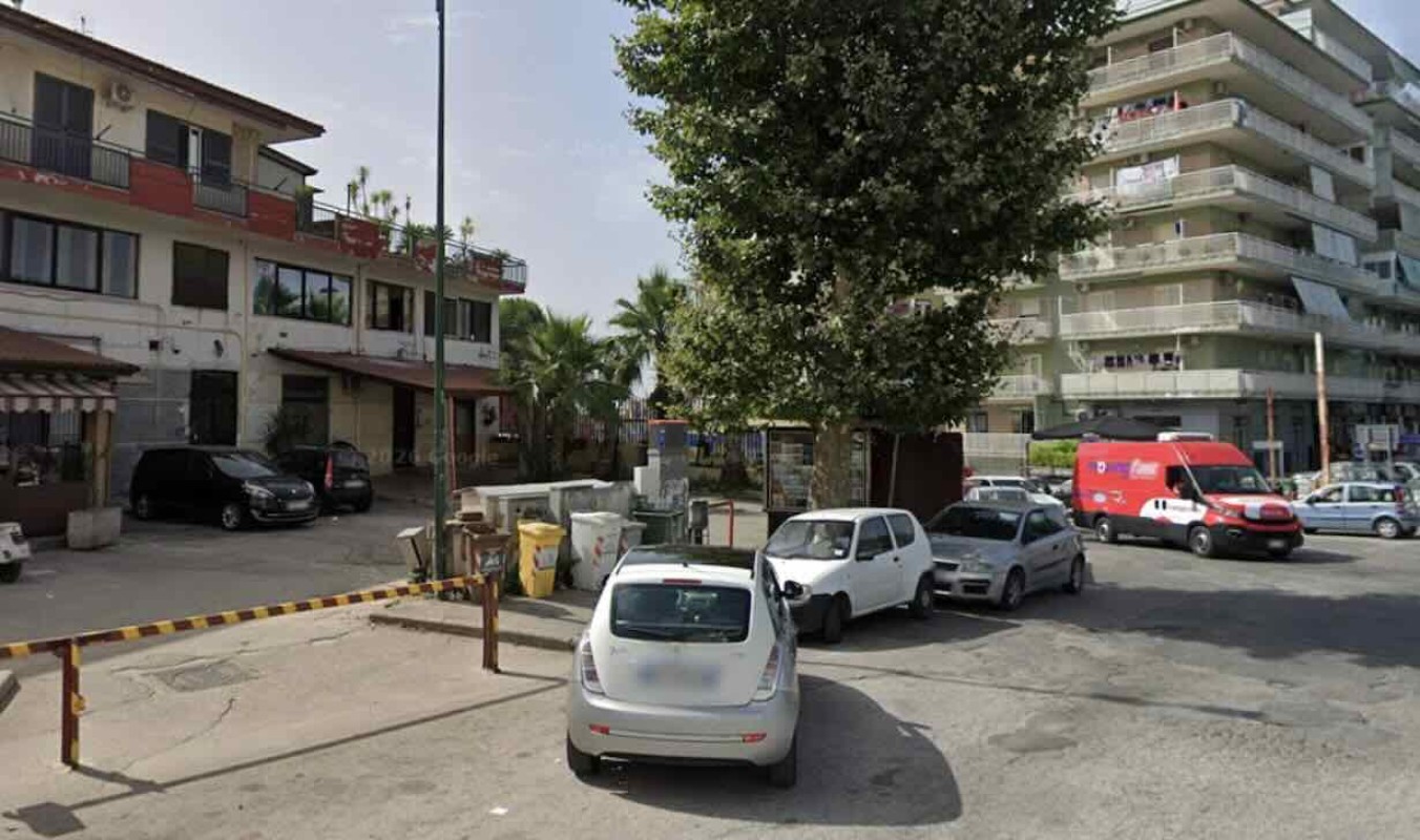 Casoria, violenza notturna: due feriti in un’aggressione con coltello, un 18enne sfregiato al volto