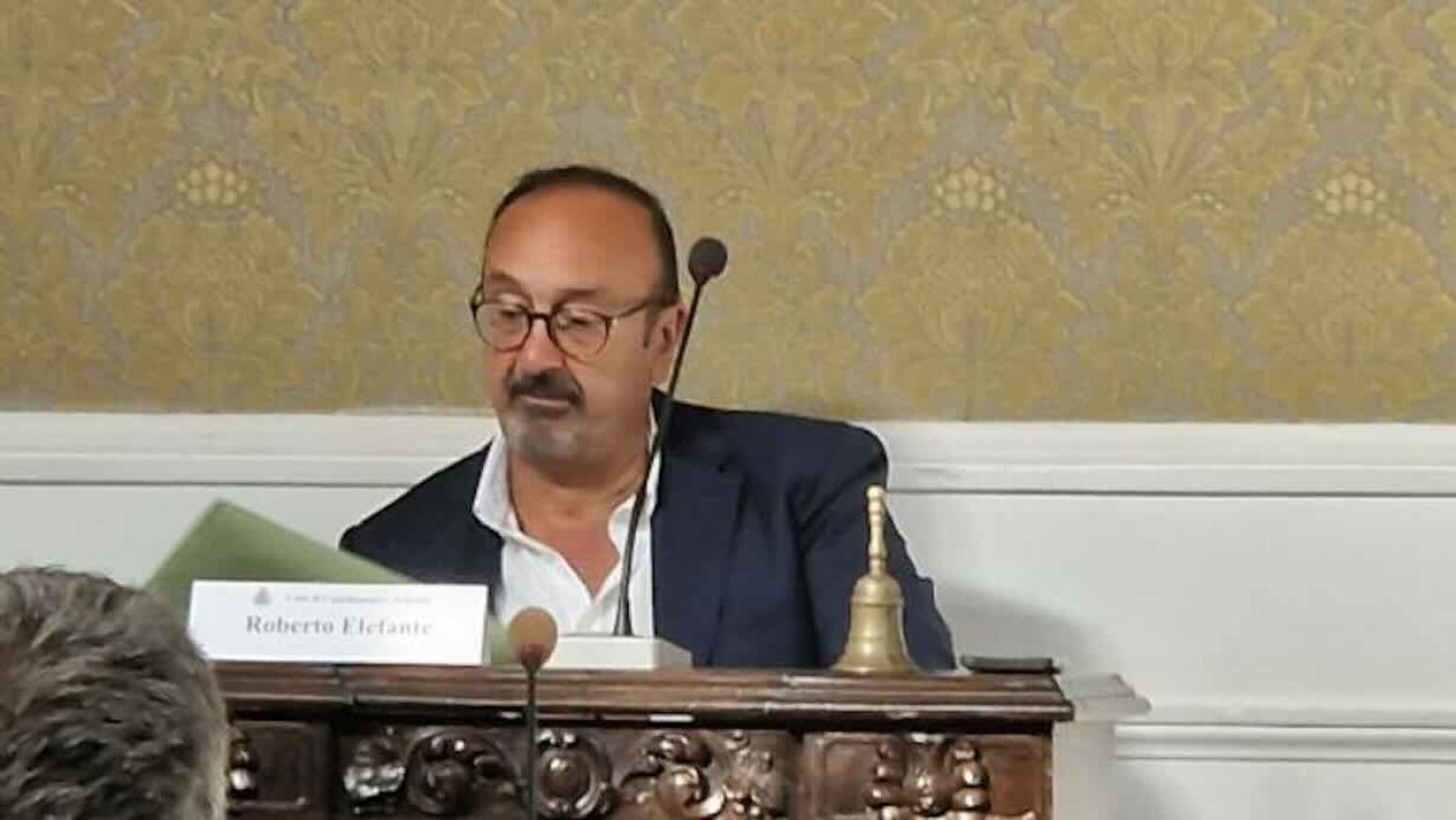 Castellammare, indagini sugli affari del presidente del consiglio comunale Roberto Elefante