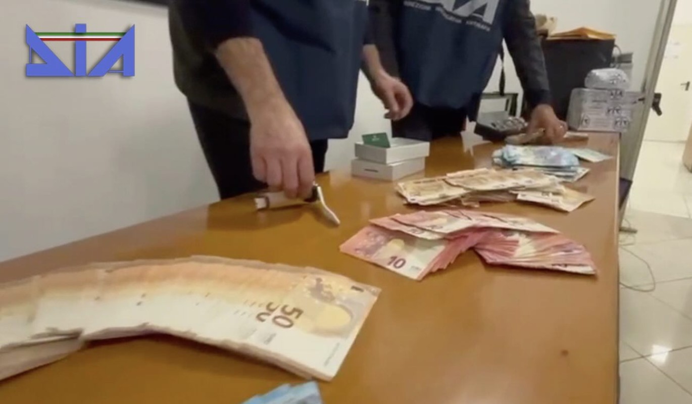 Operazione contro il clan dei Casalesi: 22 arresti per scommesse illecite e infiltrazioni nel commercio