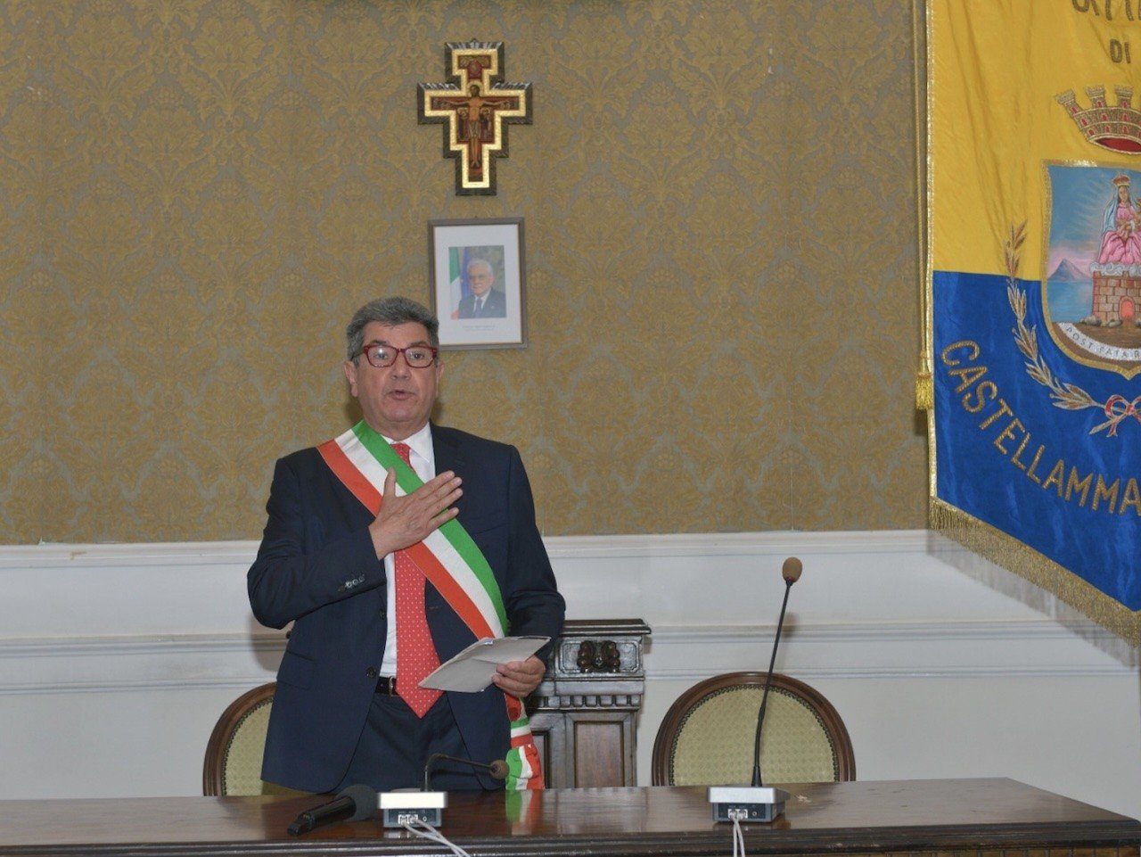 Castellammare, il Viminale interviene contro la camorra: deciso lo scioglimento del Comune. Rottura con il sindaco e il PD.
