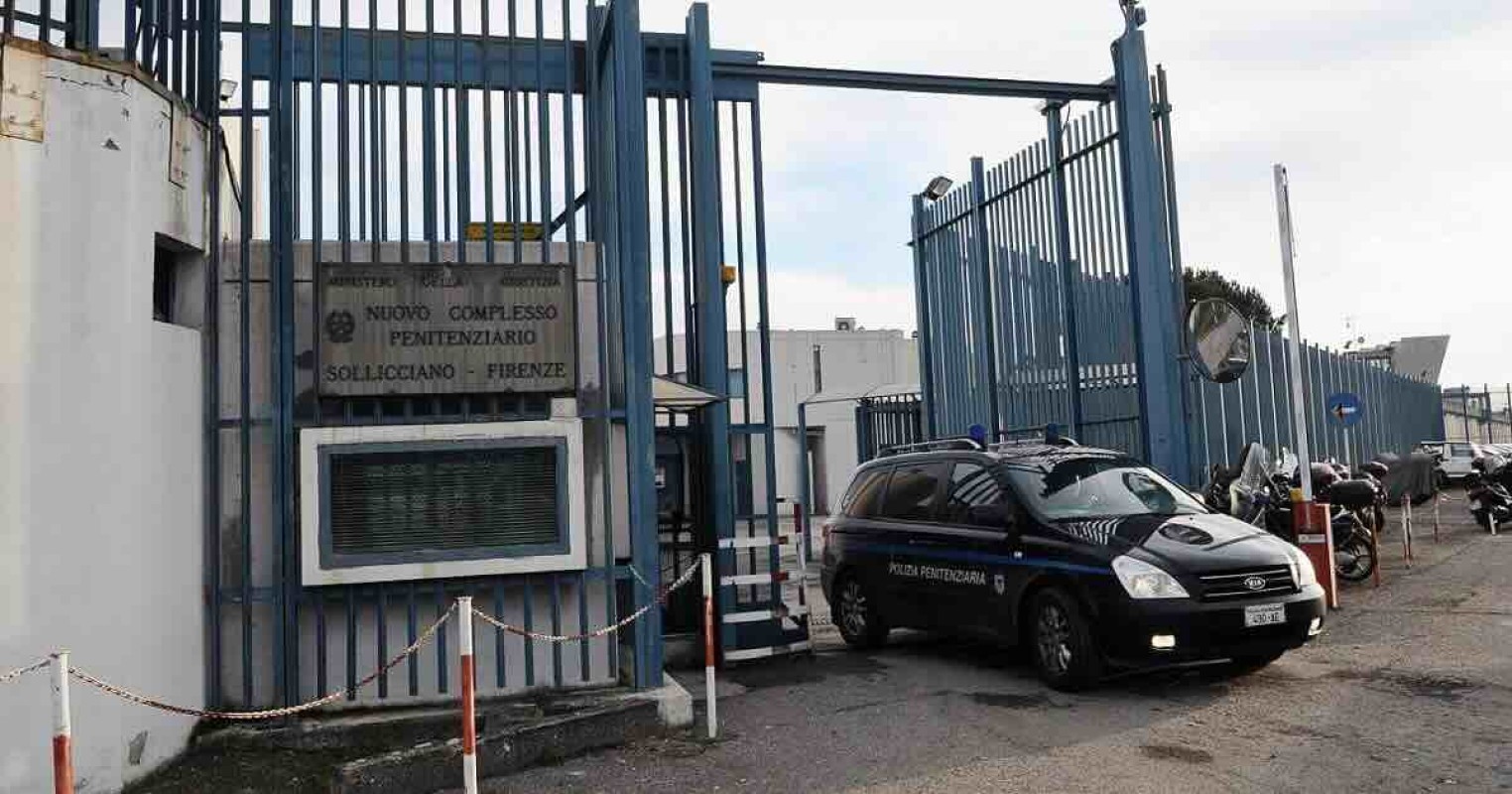 87enne napoletano arrestato per furto d’auto: indagini in corso