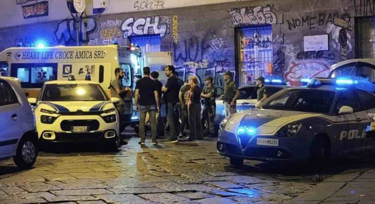 Napoli, sparatoria nel centro storico: l’indagato sostiene di aver agito per legittima difesa