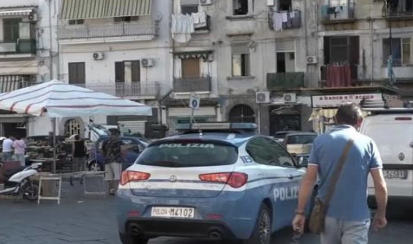 Porta Capuana, un morto in un agguato: identificato Alessandro Grivano, legami con il clan Contini