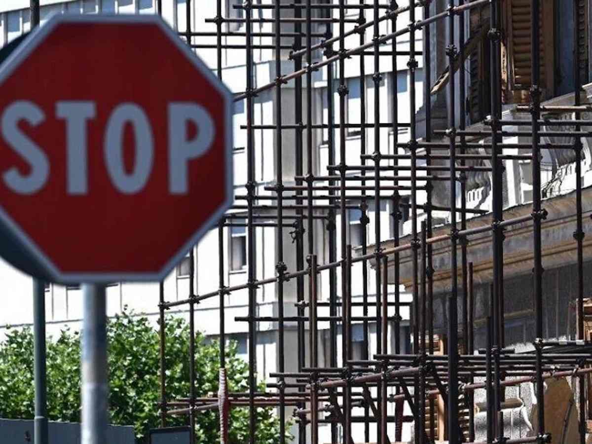 Assolto il datore di lavoro per la morte dell’operaio: responsabilità in capo al committente dopo 10 anni di processo