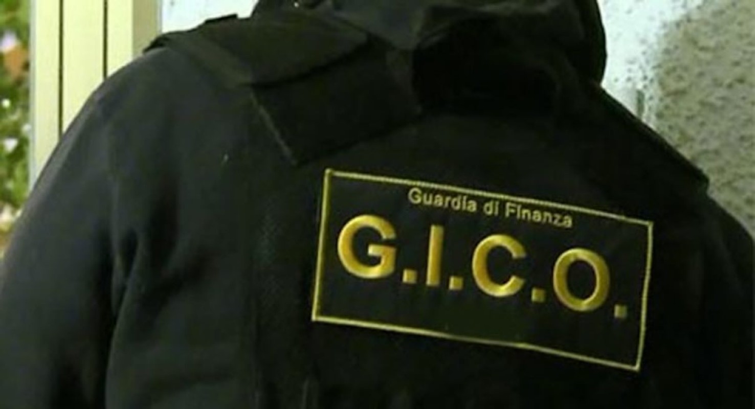 Maxi sequestro da 1,5 milioni: due imprenditori romani accusati di ripulire fondi del clan tramite attività nel settore alimentare