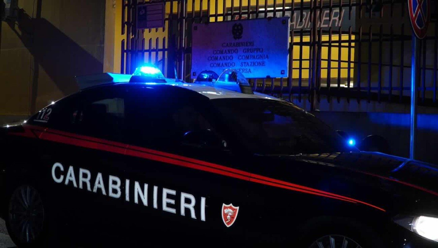 Trentola Ducenta, uomo arrestato dopo aver minacciato e aggredito la famiglia: indagini in corso