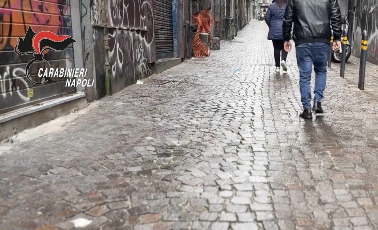 Arrestato a Fuorigrotta un uomo accusato di stalking legato a una relazione clandestina: l’indagine prosegue.