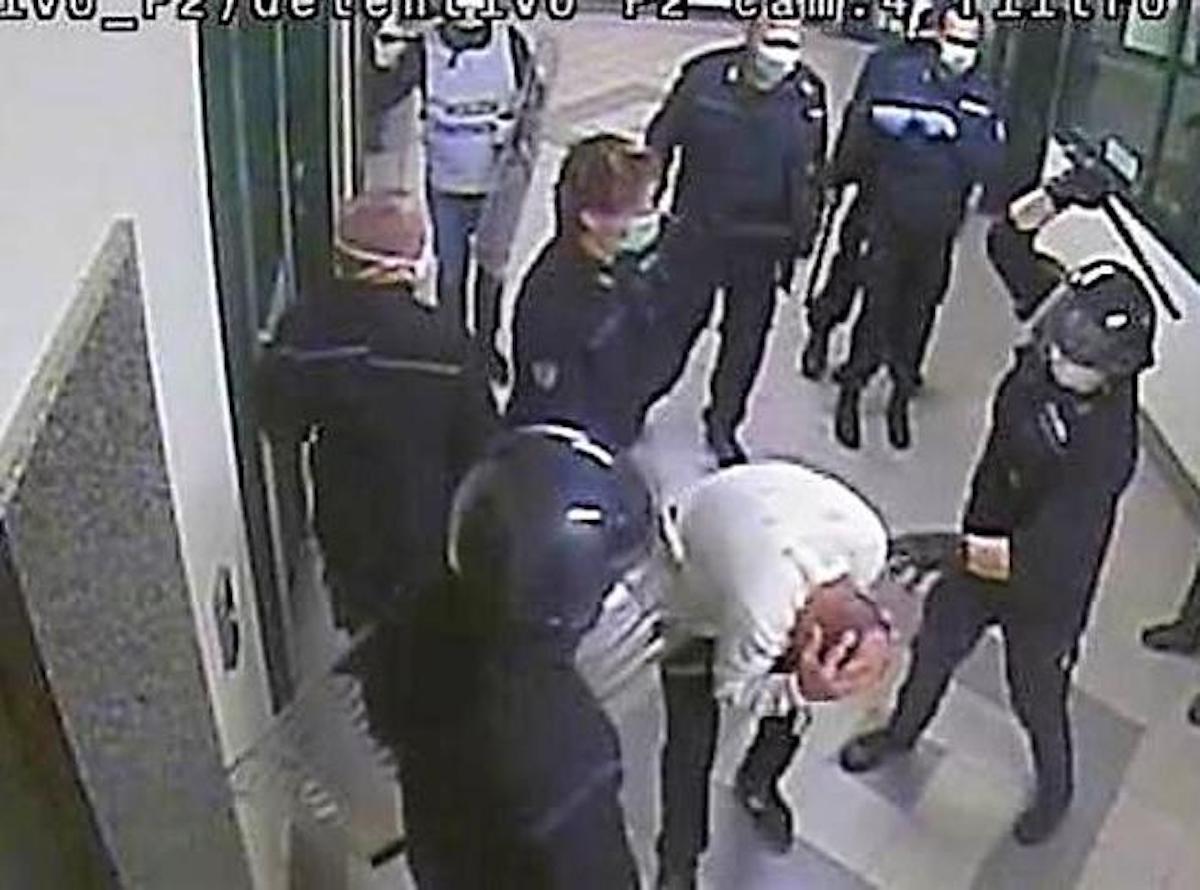 Carcere, 101 tra agenti e funzionari sotto accusa: richiesti 766 anni di pena per violenze