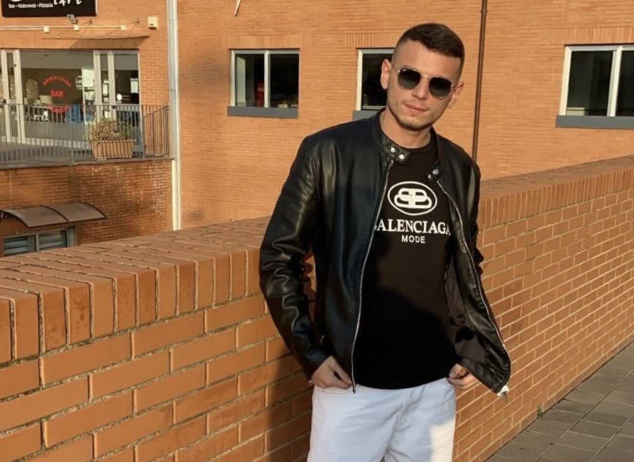 Malore mortale nel parcheggio di una discoteca a Varcaturo: aperta un’inchiesta sulla tragedia