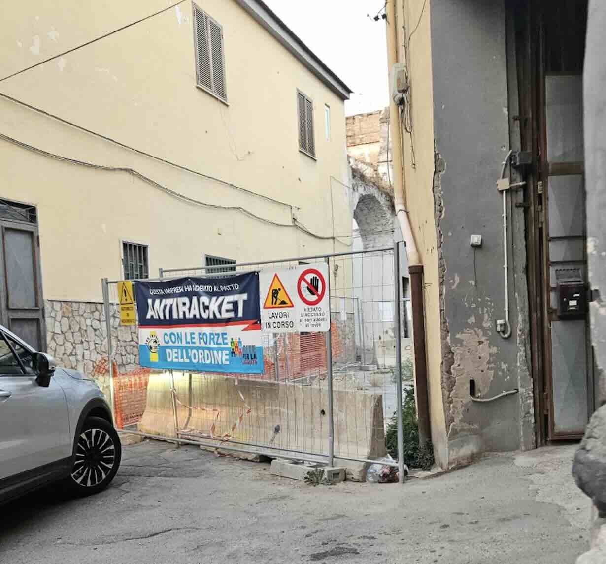 Arzano, scoperta una strada sotto il controllo della camorra: via Zanardelli al centro delle indagini
