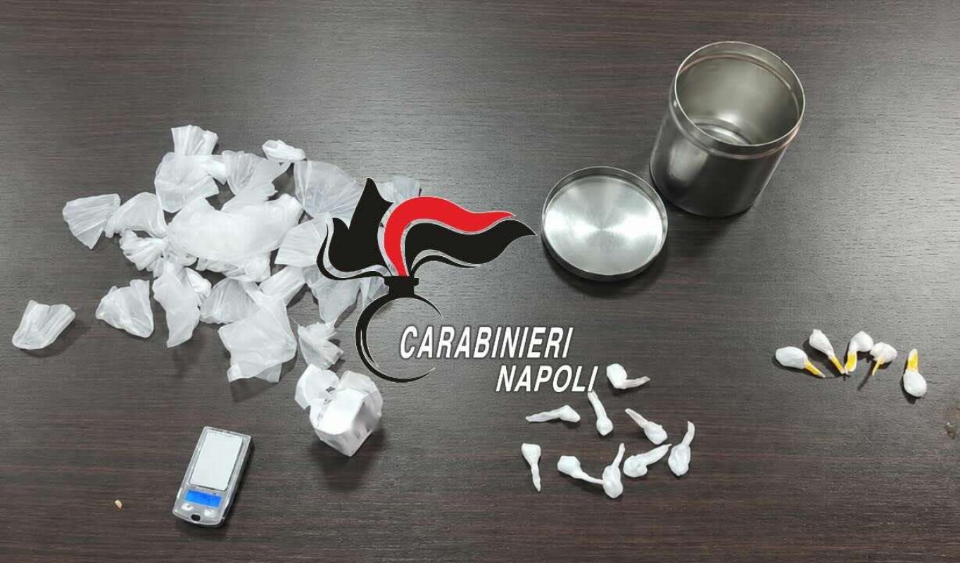 Controllo dei Carabinieri a Pollena Trocchia: arrestato un 35enne con 13 dosi di cocaina e 300 euro in contante.