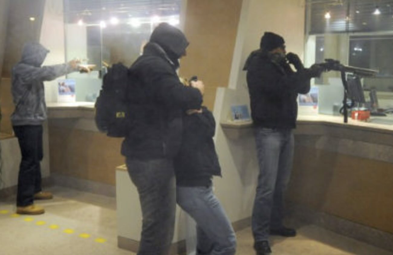 Napoli esce dalla Top 10 della criminalità, ma resta leader nelle rapine; Benevento si conferma oasi di sicurezza.