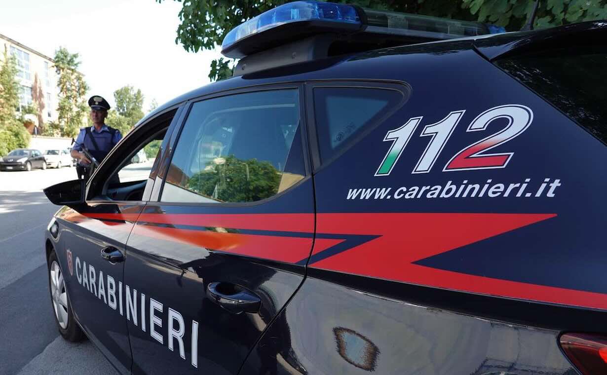 Furti a Giugliano: ventenne abusava dei permessi domiciliari e finisce in carcere dopo un inseguimento audace dei Carabinieri