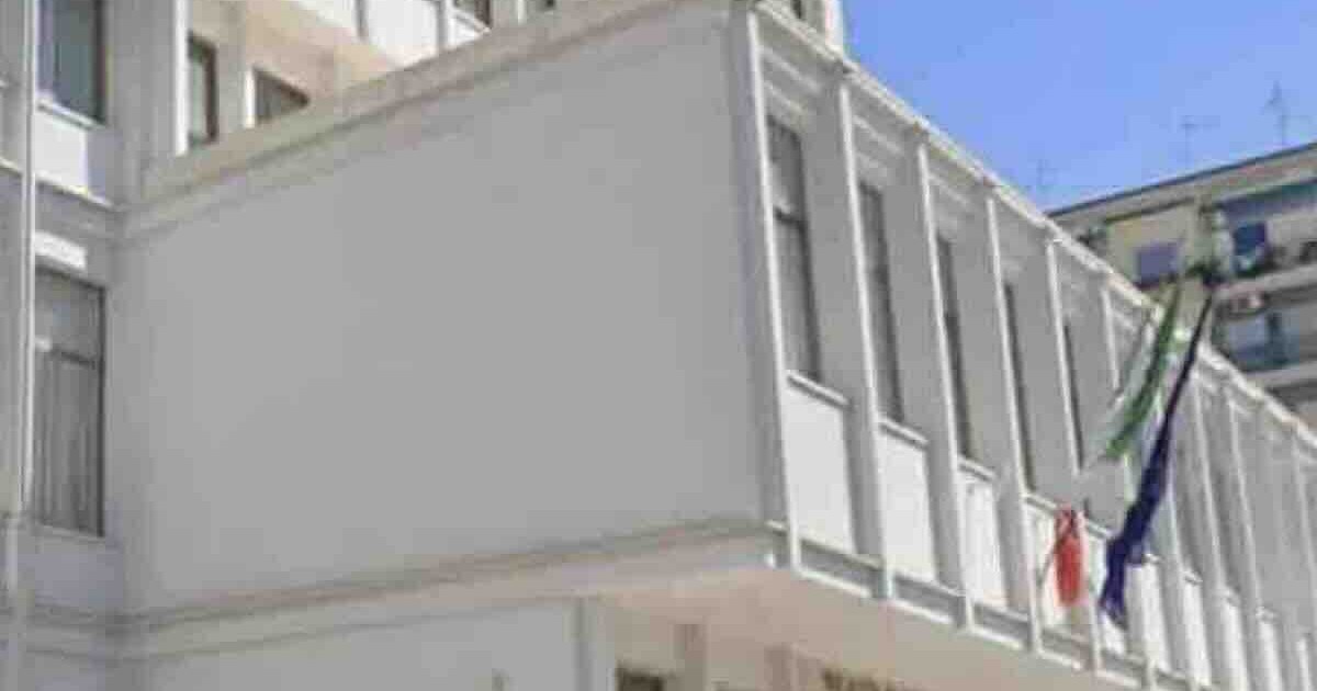 Indagini concluse su immobile irregolare a Castel Volturno: apprensione per i canoni versati da un imprenditore accusato di truffa