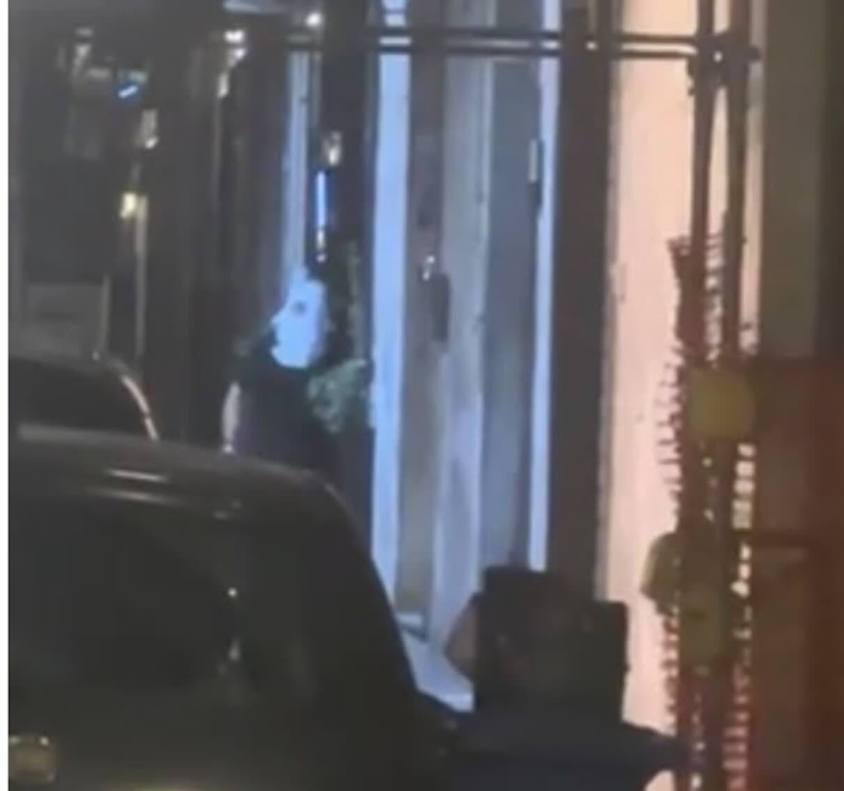 Castellammare, assalto armato in un salone di bellezza: fermato un 53enne con machete e cappuccio bianco