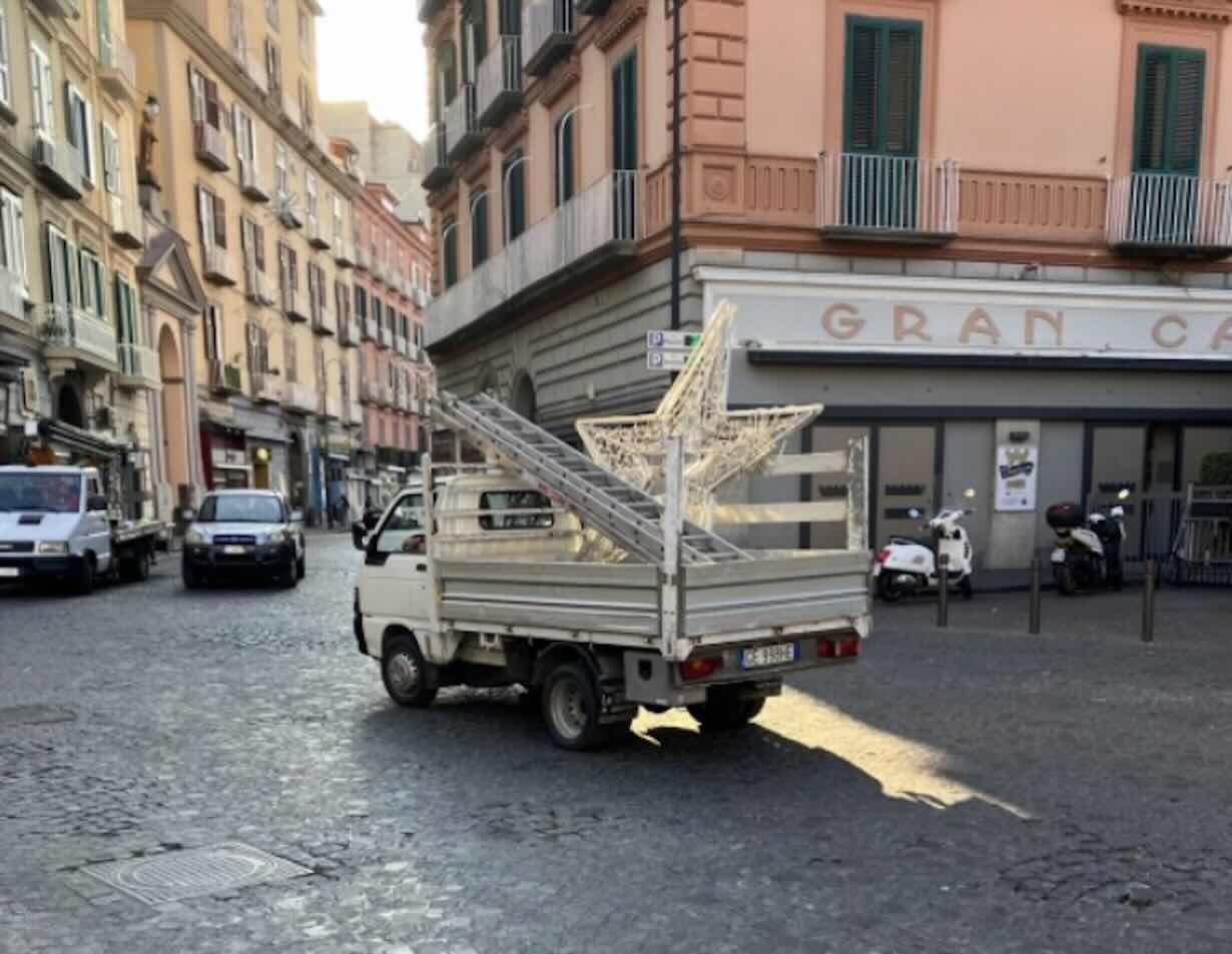 Infiltrazioni mafiose a Castellammare: la ditta Allestilux risorge con appalti diretti dopo il commissariamento.