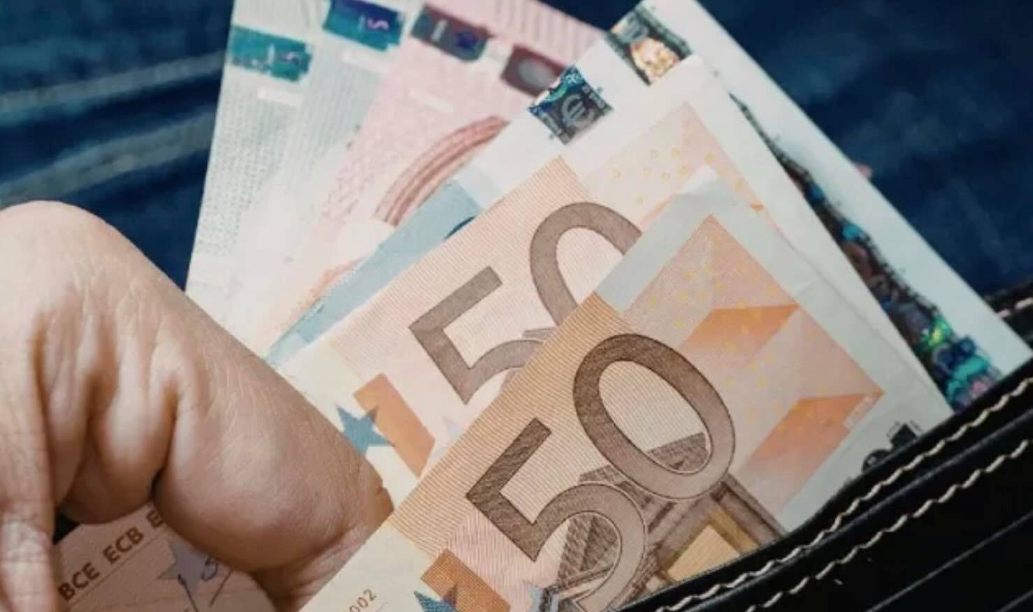 Operazione contro la falsificazione di valuta: cinque misure cautelari e due stamperie chiuse in un’inchiesta su Telegram