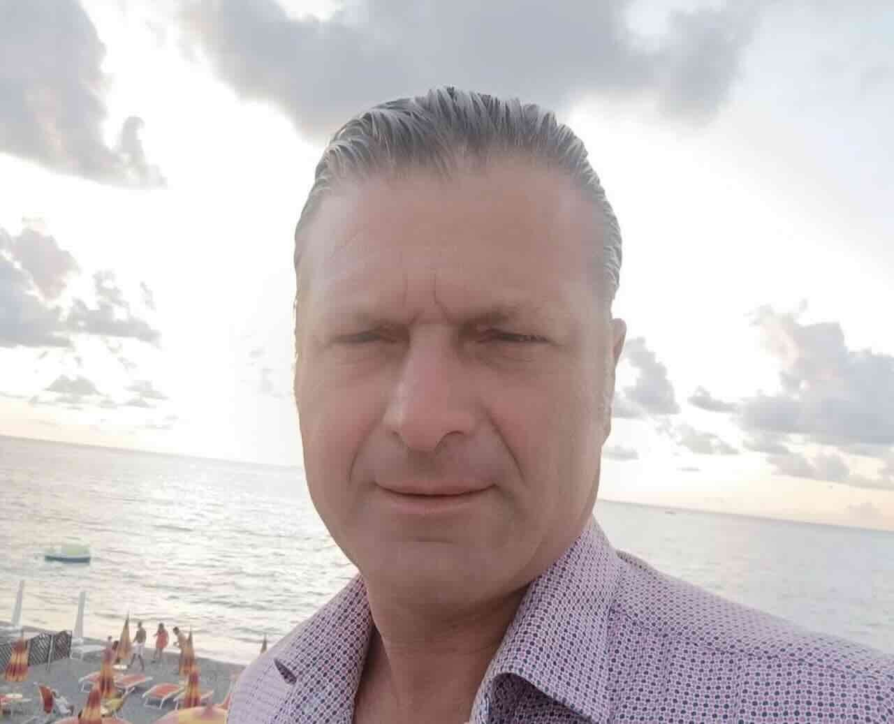 Morte in Calabria per diagnosi errata: la famiglia chiede giustizia per Luigi Di Sarno, vittima di botulismo non riconosciuto.