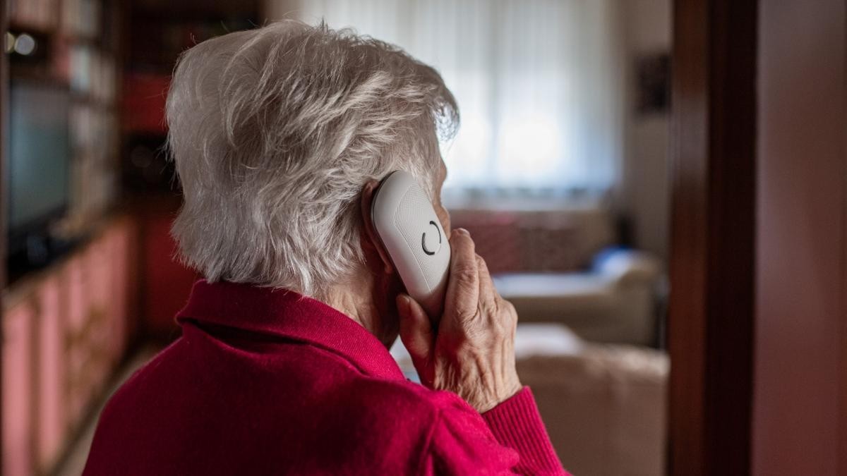 Barra, sgominata banda di truffatori: un uomo si appella alla madre prima del fermo