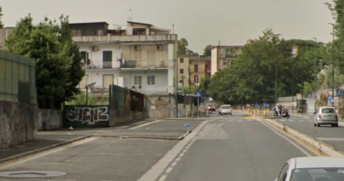 Piscinola, spari su un 22enne: due scenari al vaglio degli investigatori tra rapina e agguato