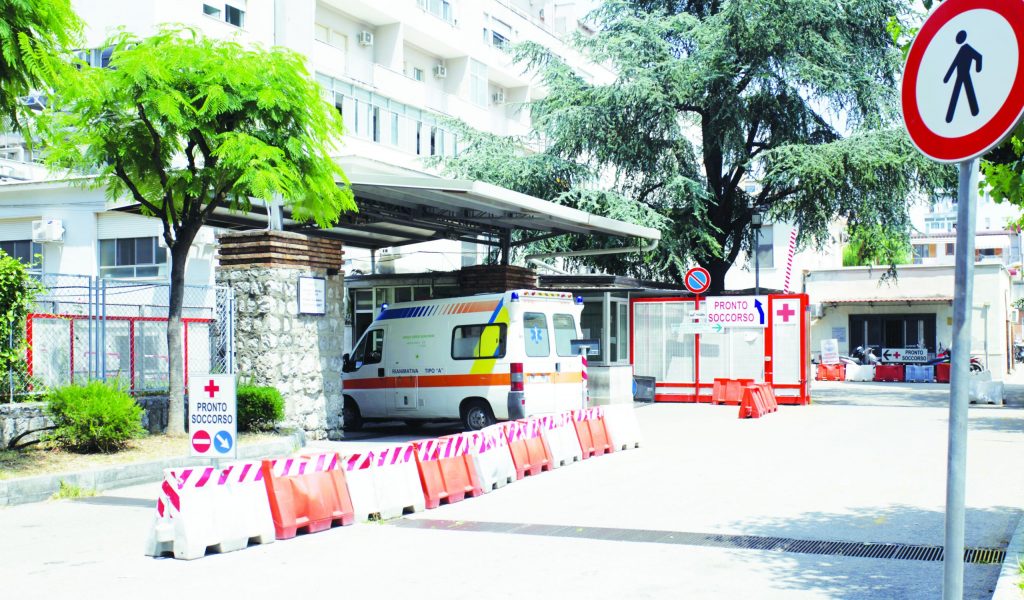 Castellammare di Stabia: morte di neonato in sala parto, quattro sanitari indagati tra falsificazioni e depistaggi