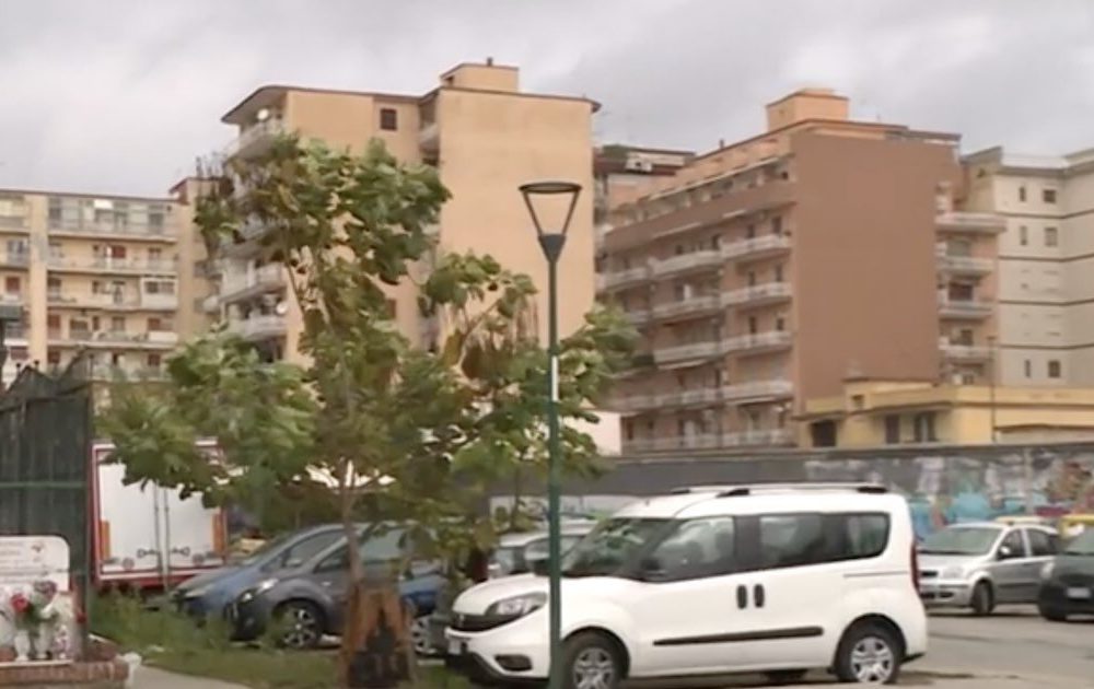 Pianura, quattro raid notturni tra clan alimentano la faida: operaio ferito da colpo vagante in via Arnaldi
