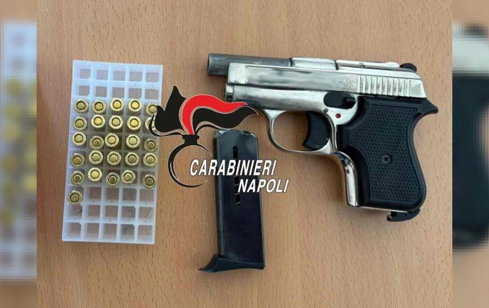 Napoli, Sanità: pistola senza matricola nascosta nel vano contatori, arrestato 50enne con hashish e 625 euro