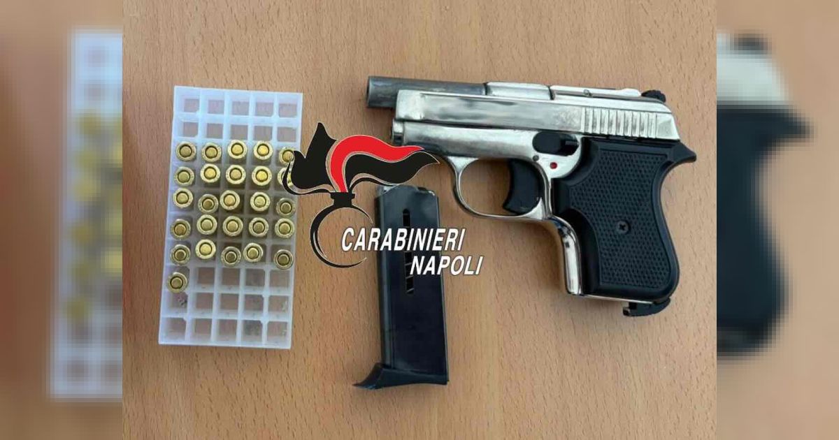 Napoli, Sanità: pistola senza matricola nascosta nel vano contatori, arrestato 50enne con hashish e 625 euro