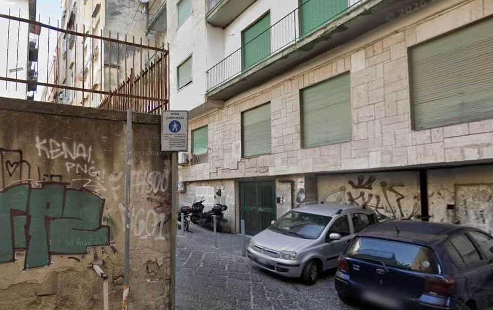 Forcella, notte di spari: sette colpi in vicoletto Zuroli a Napoli